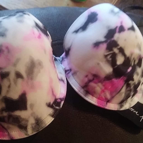 Victorias Secret bras - Picture 2 of 2